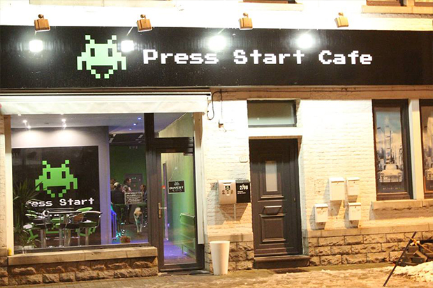 Photo de la façade du press Start Café.